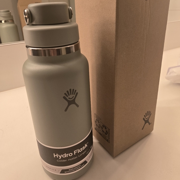 Hydro Flask Gray Water Bottle - Picture 1 of 8